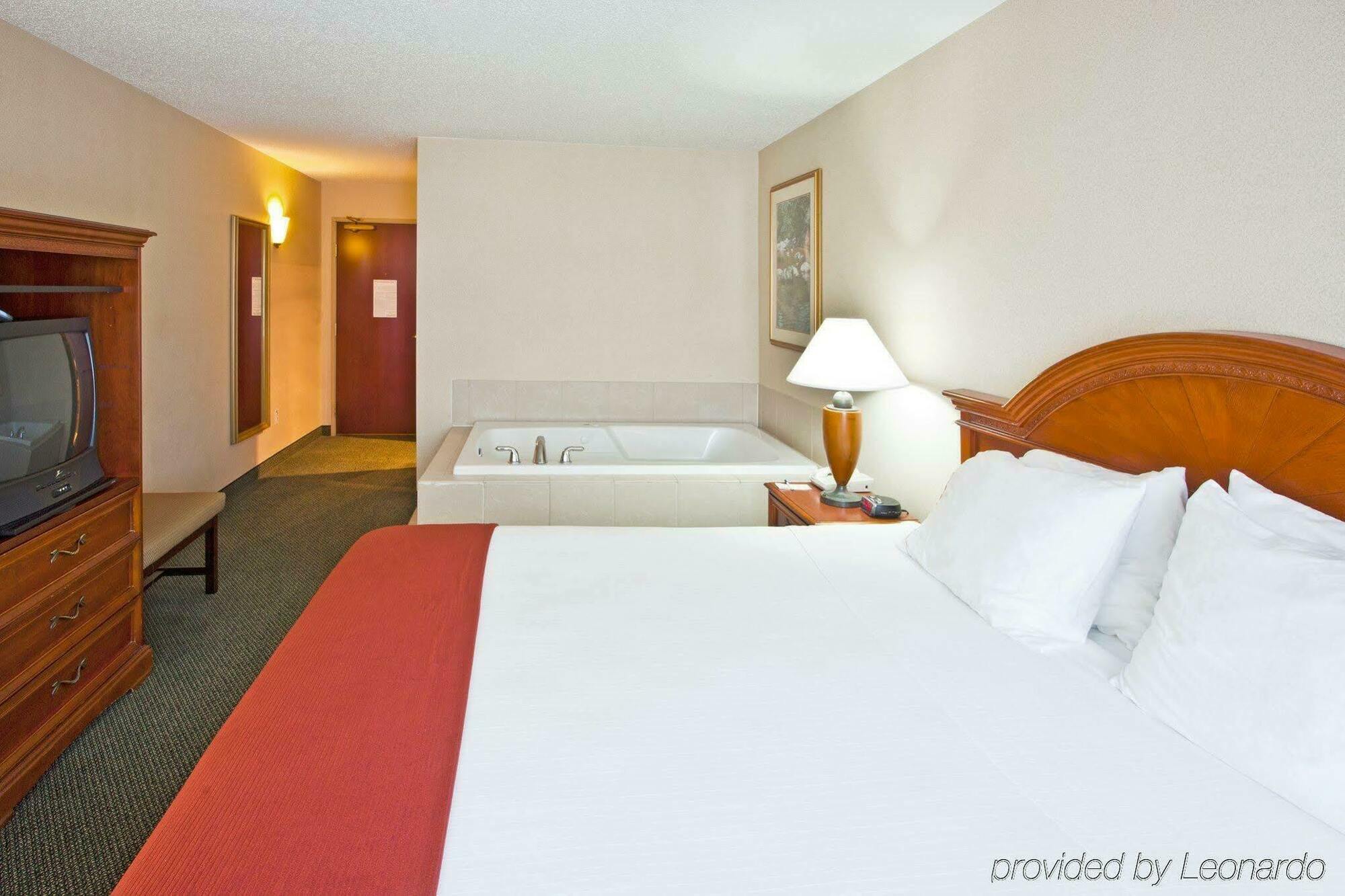 Holiday Inn Express Hotel & Suites Waterford By Ihg Екстер'єр фото